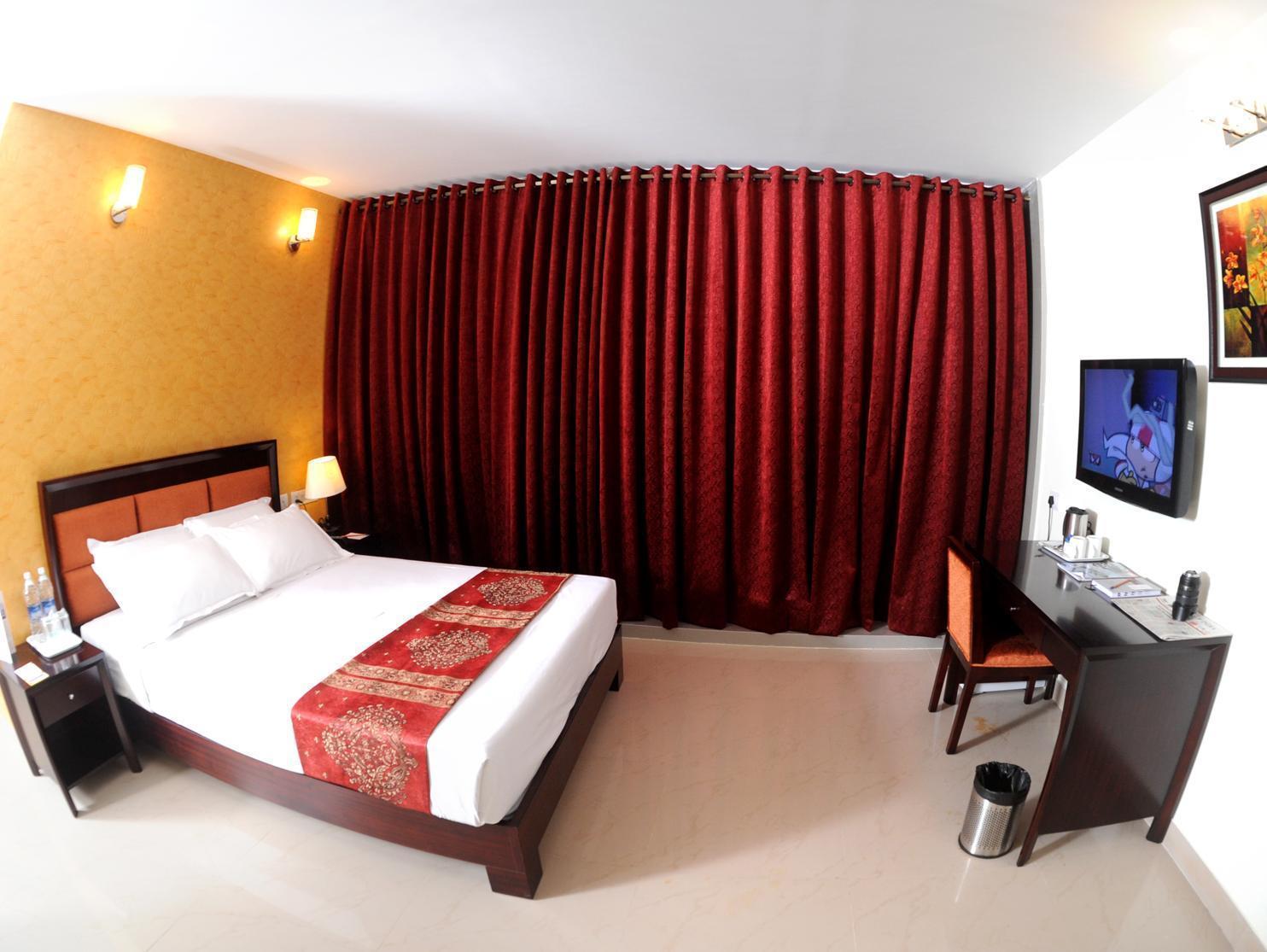 Treebo Crystal Castle Hotel Bangalore Exterior photo