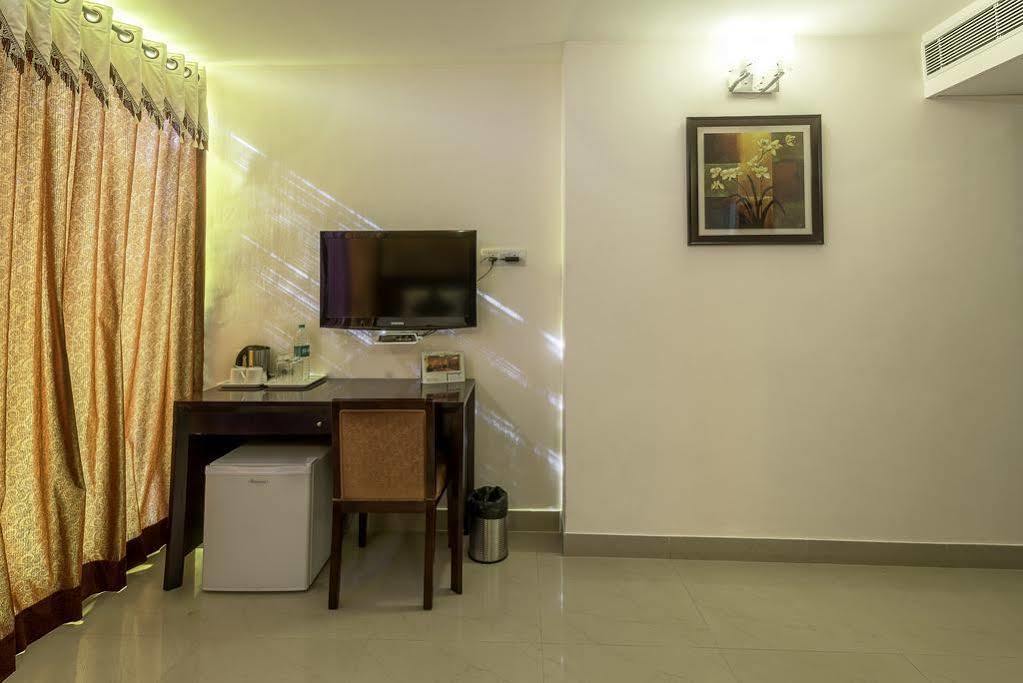 Treebo Crystal Castle Hotel Bangalore Exterior photo