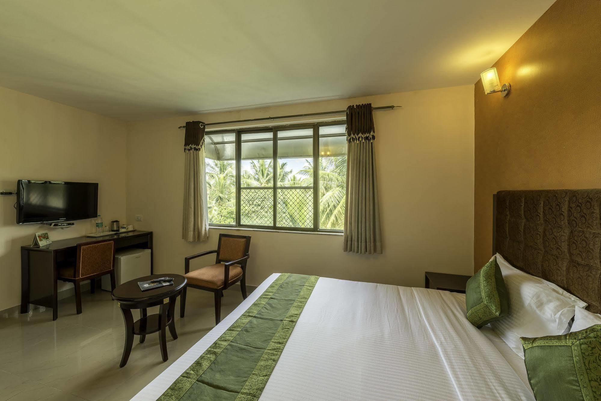 Treebo Crystal Castle Hotel Bangalore Exterior photo