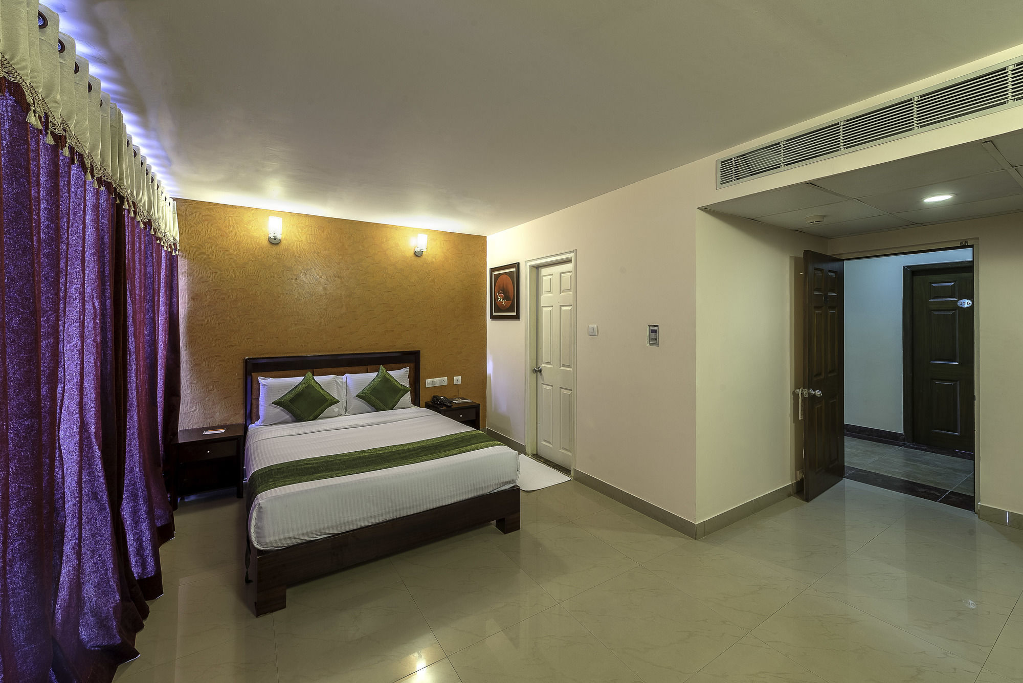 Treebo Crystal Castle Hotel Bangalore Exterior photo
